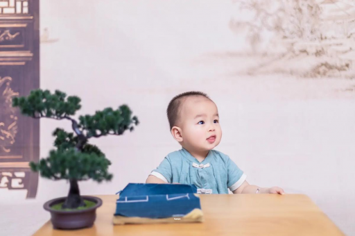 图木舒克三个月宝宝抬头不稳